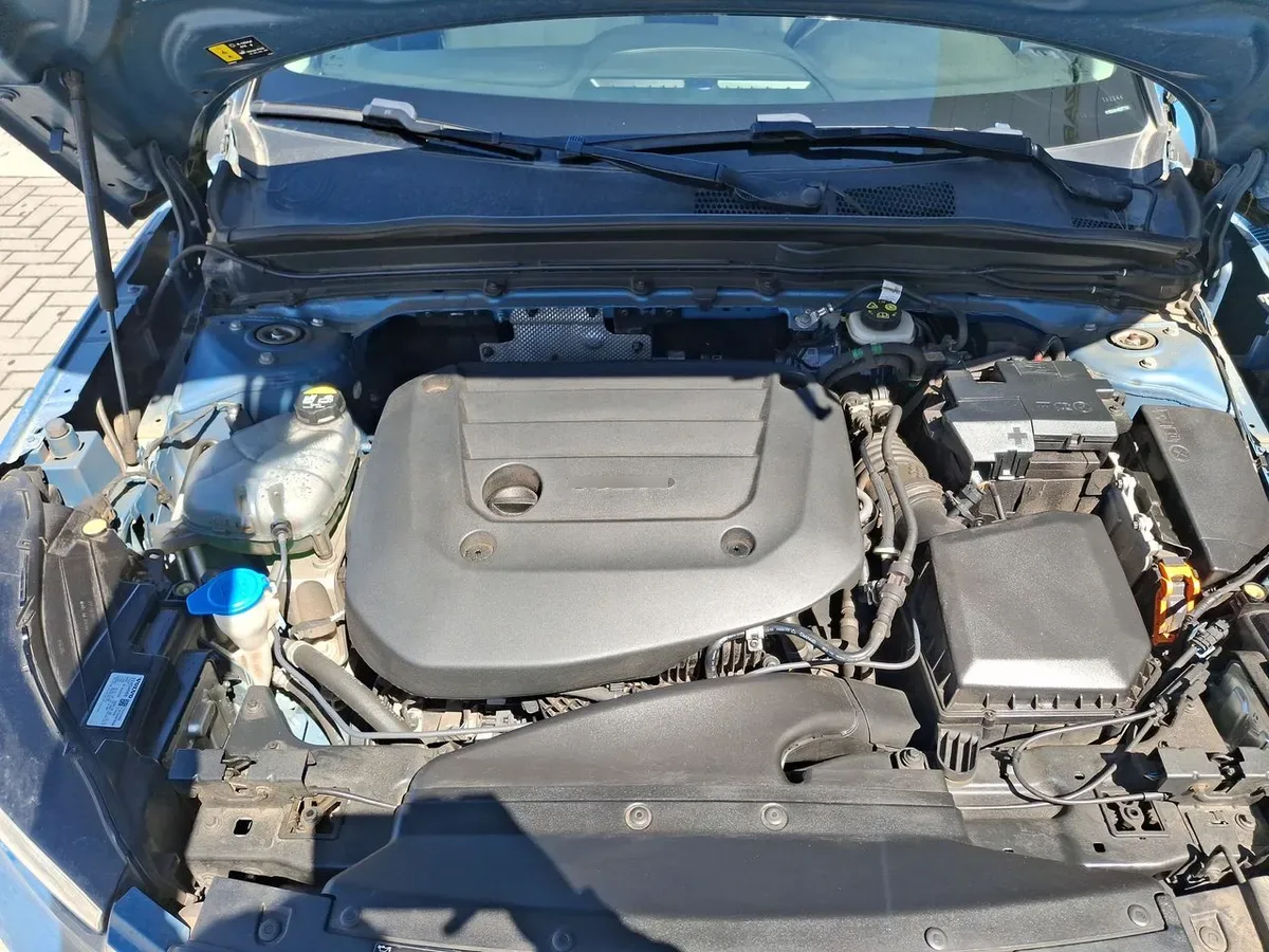 Volvo Xc40 2.0 B4 Plus Hibrido Fwd 4x2 At 5p año 2025