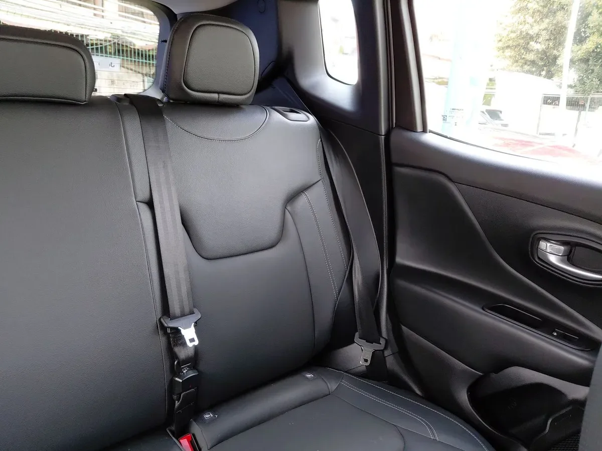 Jeep Renegade 1.3t Longitude 4x2 At 5p año 2025
