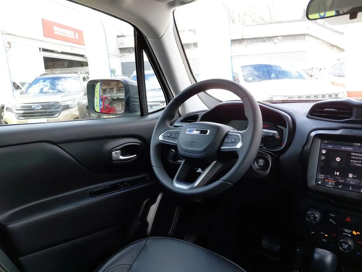 Jeep Renegade 1.3t Longitude 4x2 At 5p año 2025