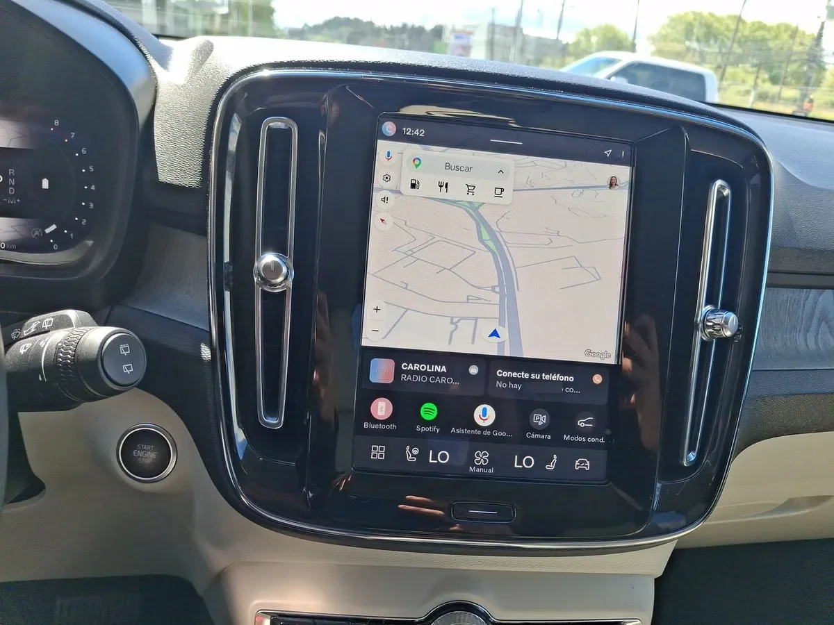 Volvo Xc40 2.0 B4 Plus Hibrido Fwd 4x2 At 5p año 2025