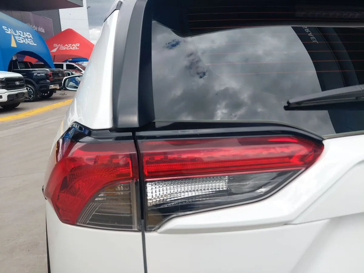 Toyota Rav 4 2.0 Le 4x2 Mt 5p año 2022