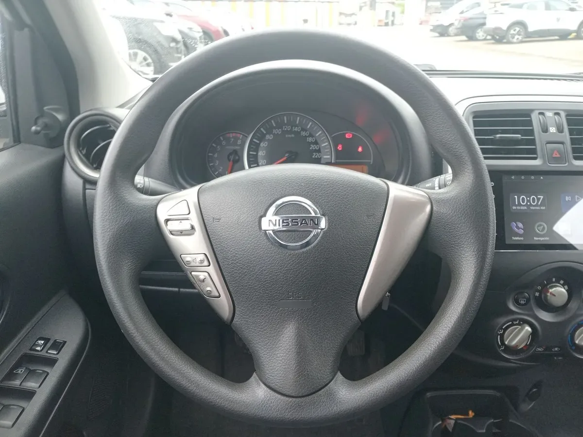 Nissan March 1.6 Sport Sense 4x2 Mt 5p año 2021