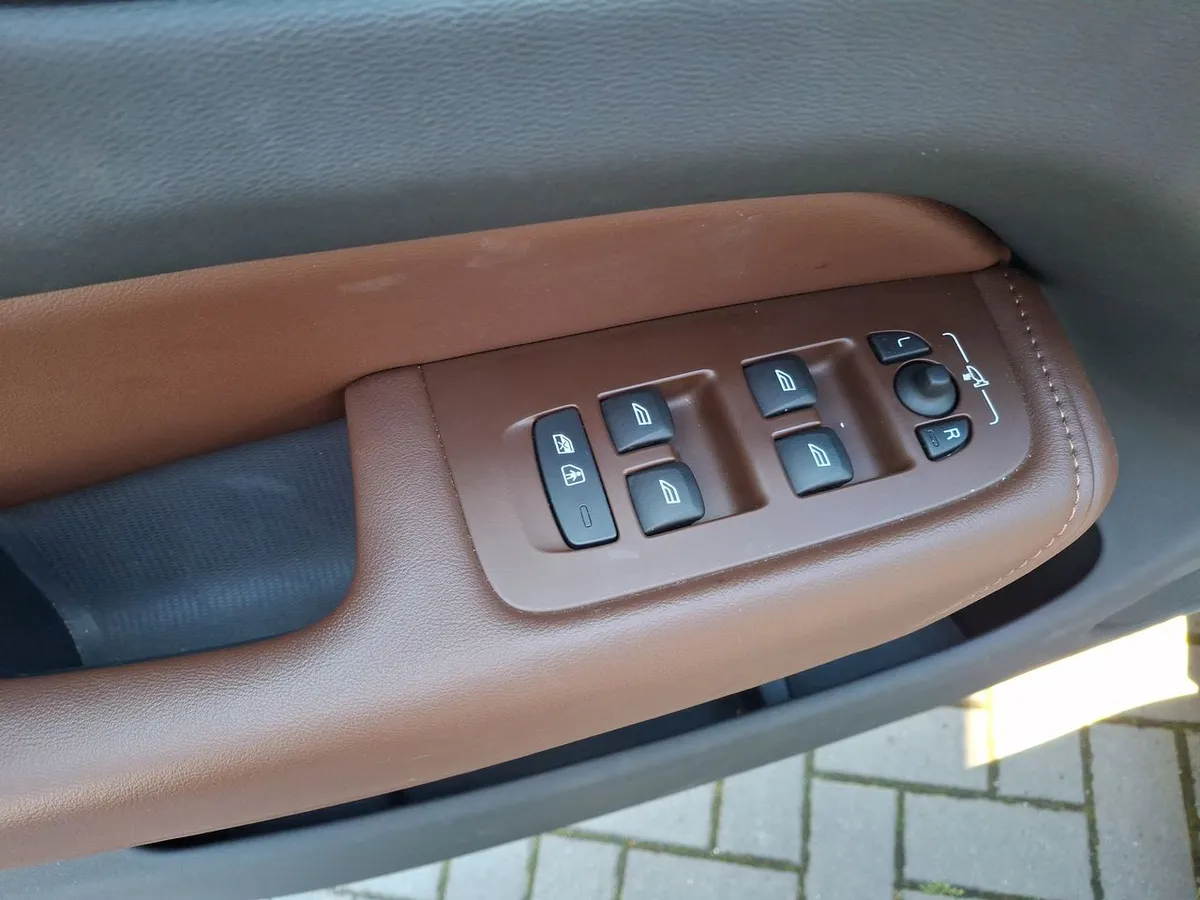 Volvo Xc60 2.0 T8 Recharge Plus Hybrid Awd At 5p año 2026