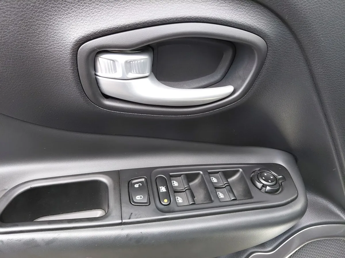 Jeep Renegade 1.3t Longitude 4x2 At 5p año 2025