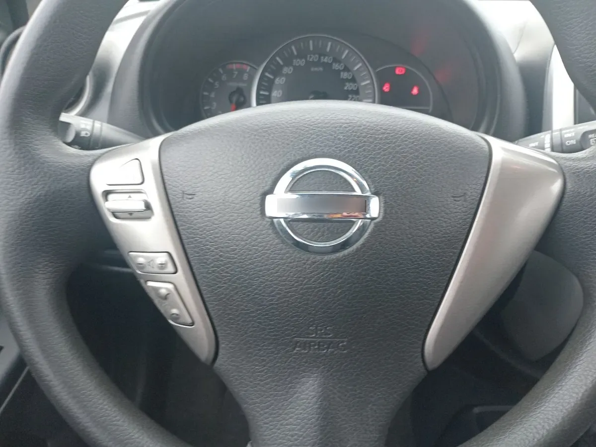 Nissan March 1.6 Sport Sense 4x2 Mt 5p año 2021