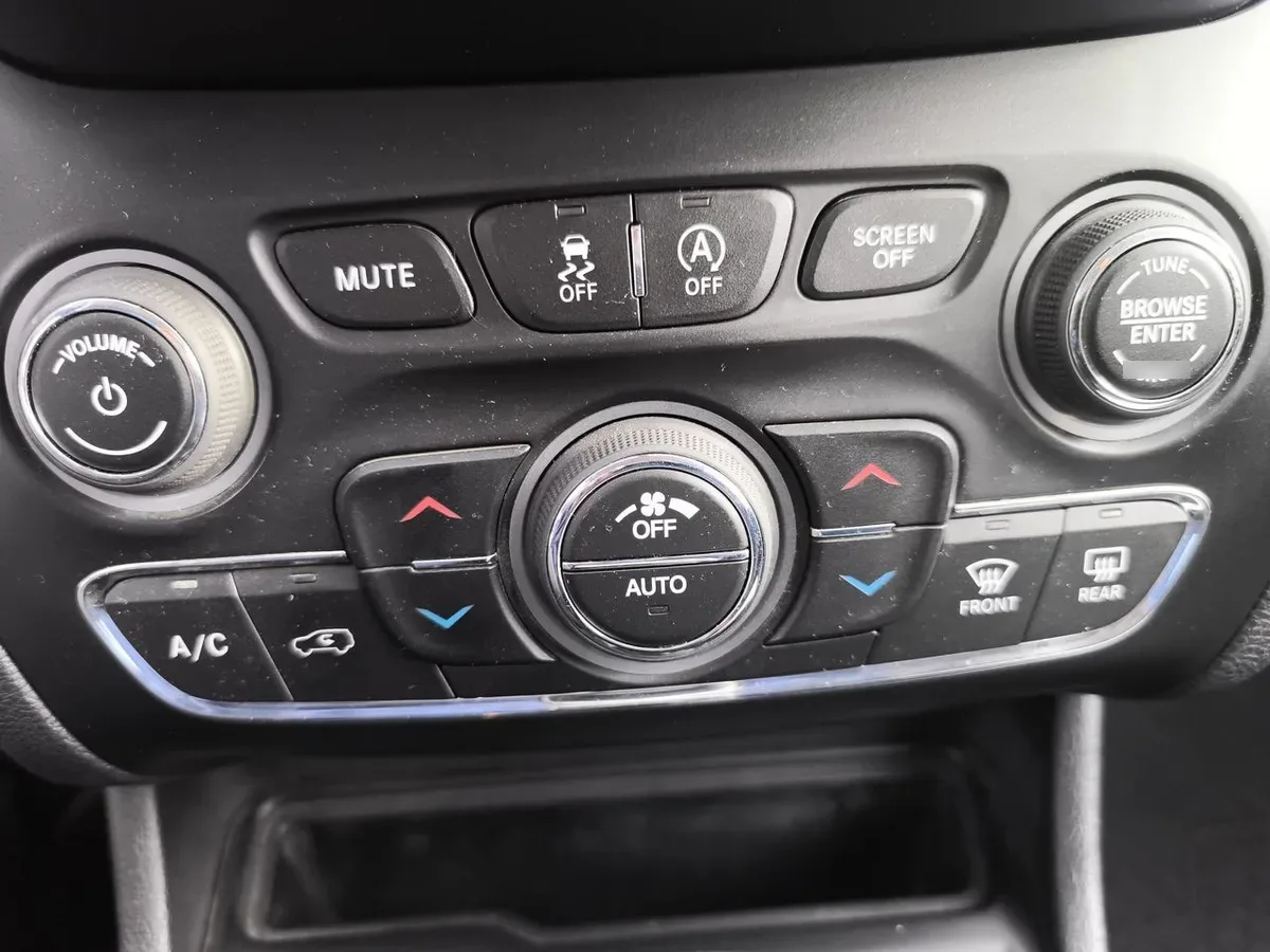 Jeep Cherokee 2.4 Longitude 4x2 At 5p año 2020