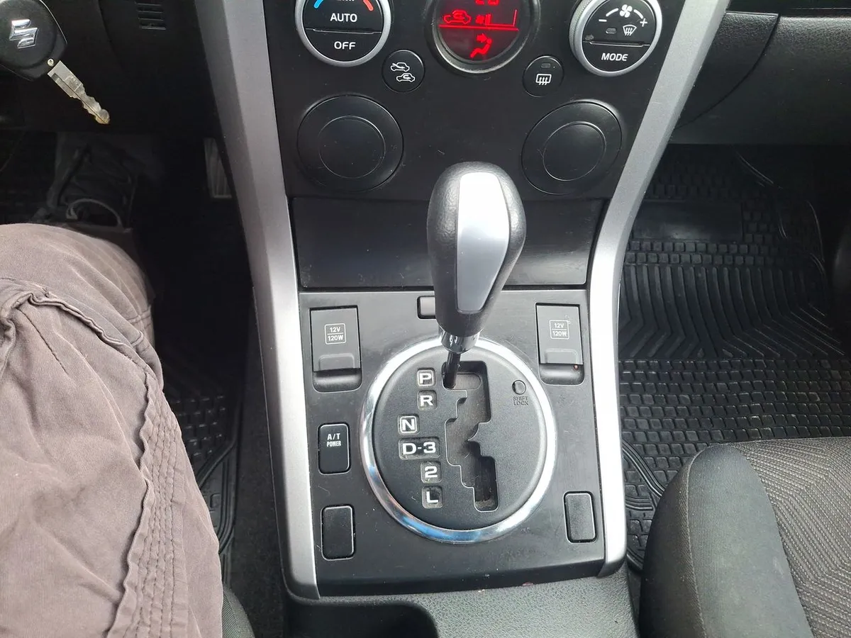 Suzuki Grand Nomade 2.4 Glx Se 2wd At 5p año 2019
