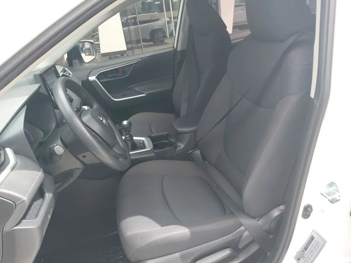 Toyota Rav 4 2.0 Le 4x2 Mt 5p año 2022
