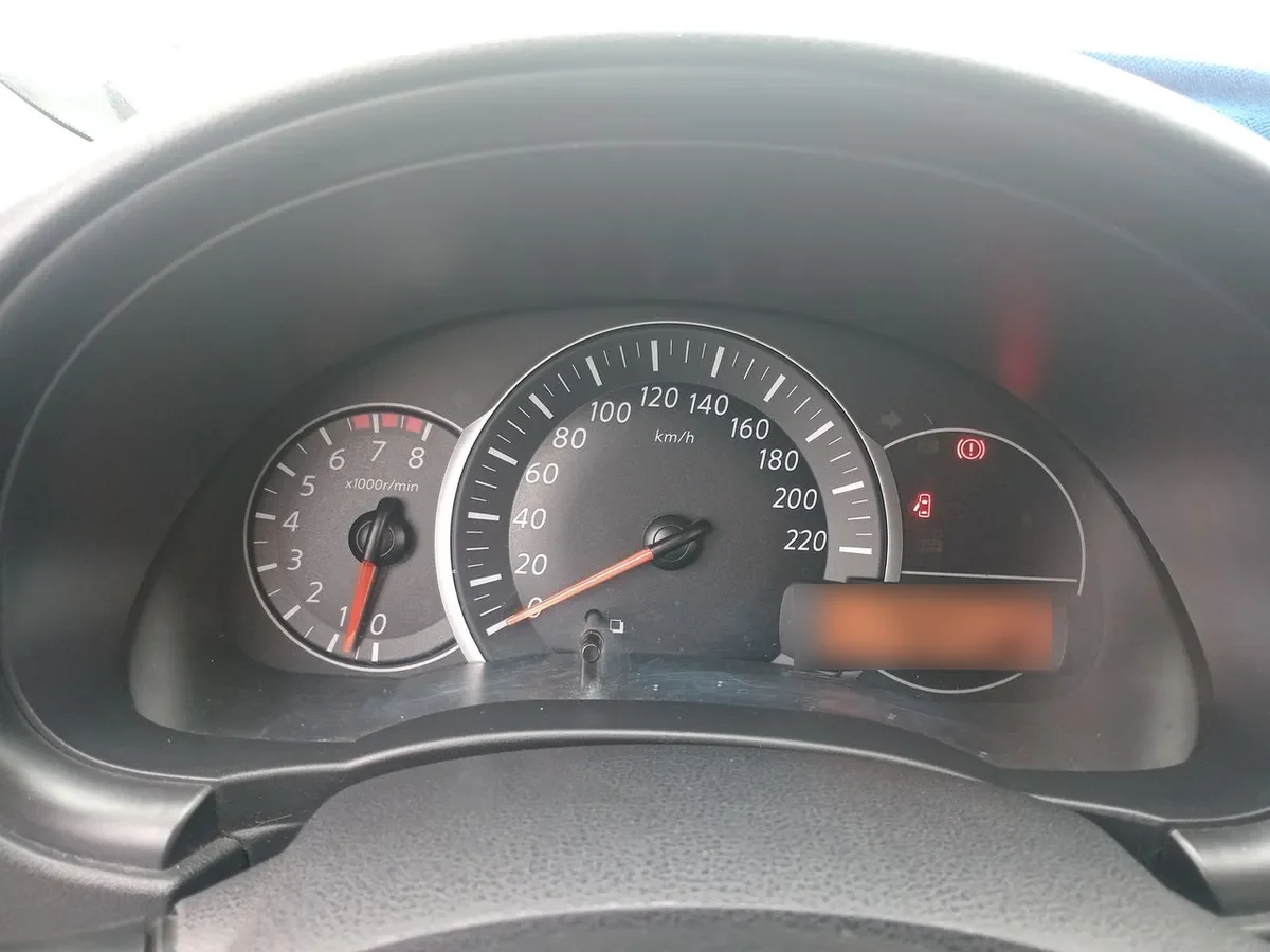 Nissan March 1.6 Sport Sense 4x2 Mt 5p año 2021