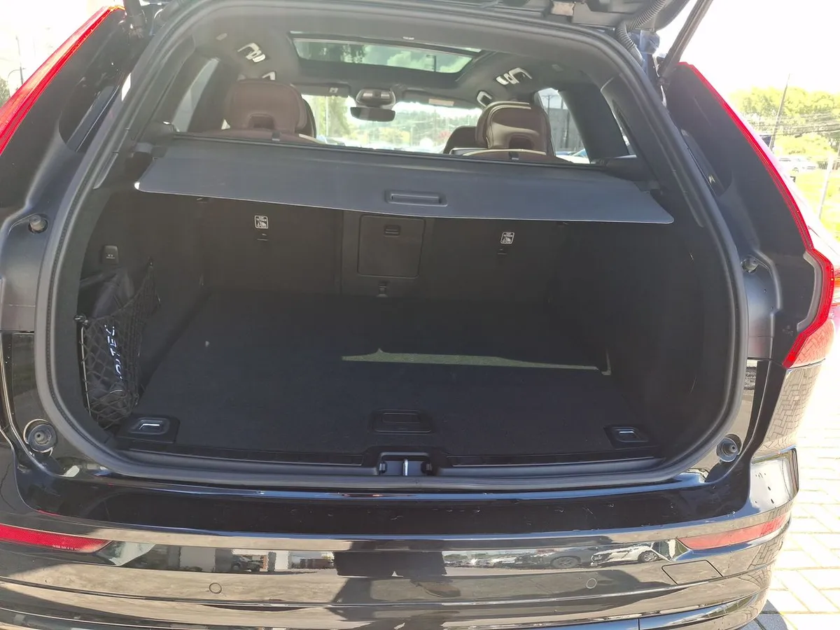 Volvo Xc60 2.0 T8 Recharge Plus Hybrid Awd At 5p año 2025