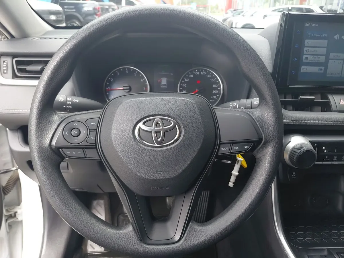 Toyota Rav 4 2.0 Le 4x2 Mt 5p año 2022