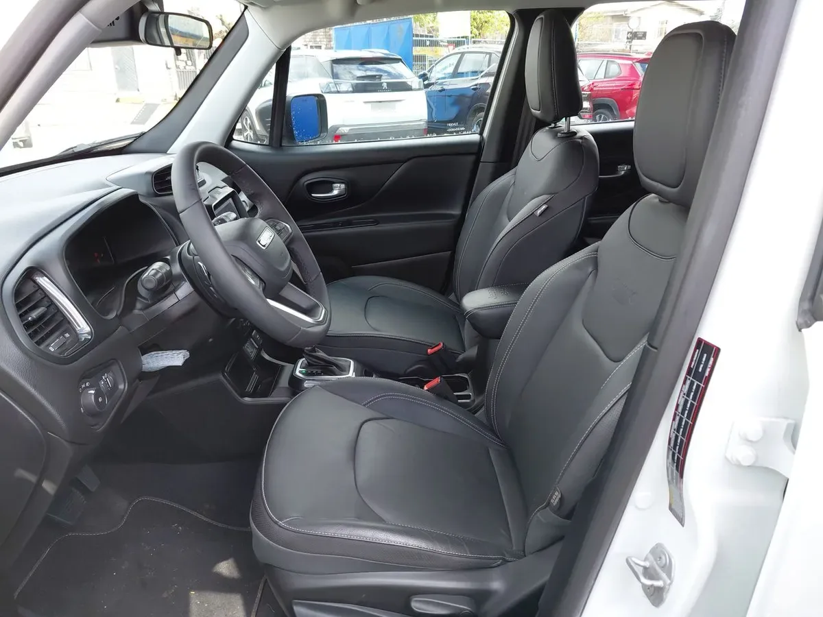 Jeep Renegade 1.3t Longitude 4x2 At 5p año 2025