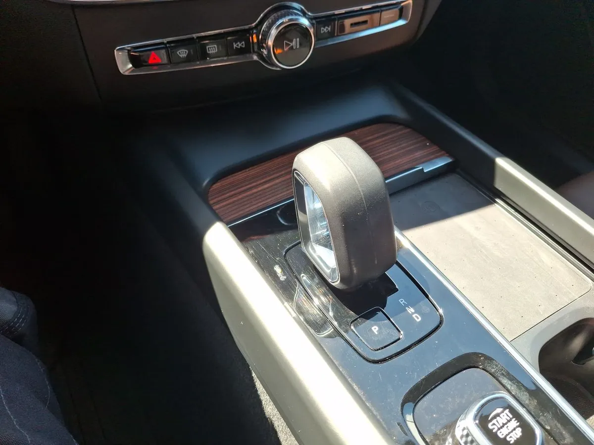 Volvo Xc60 2.0 T8 Recharge Plus Hybrid Awd At 5p año 2025