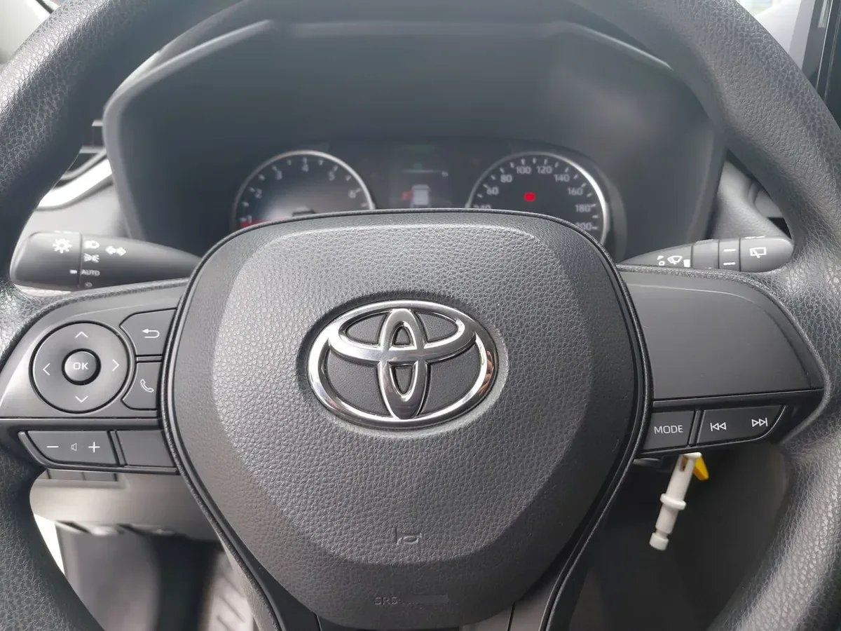 Toyota Rav 4 2.0 Le 4x2 Mt 5p año 2022