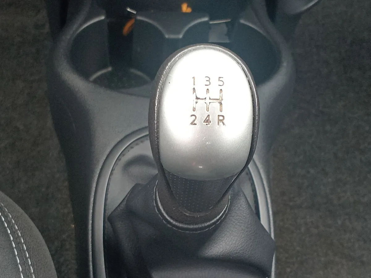 Nissan March 1.6 Sport Sense 4x2 Mt 5p año 2021