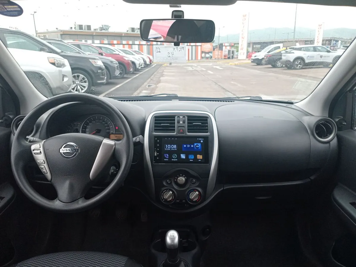 Nissan March 1.6 Sport Sense 4x2 Mt 5p año 2021