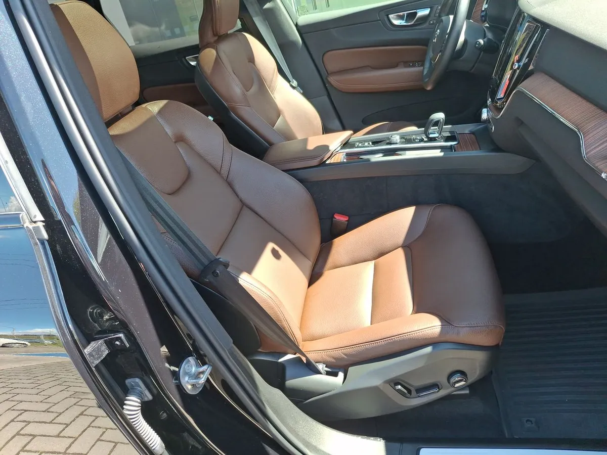 Volvo Xc60 2.0 T8 Recharge Plus Hybrid Awd At 5p año 2025