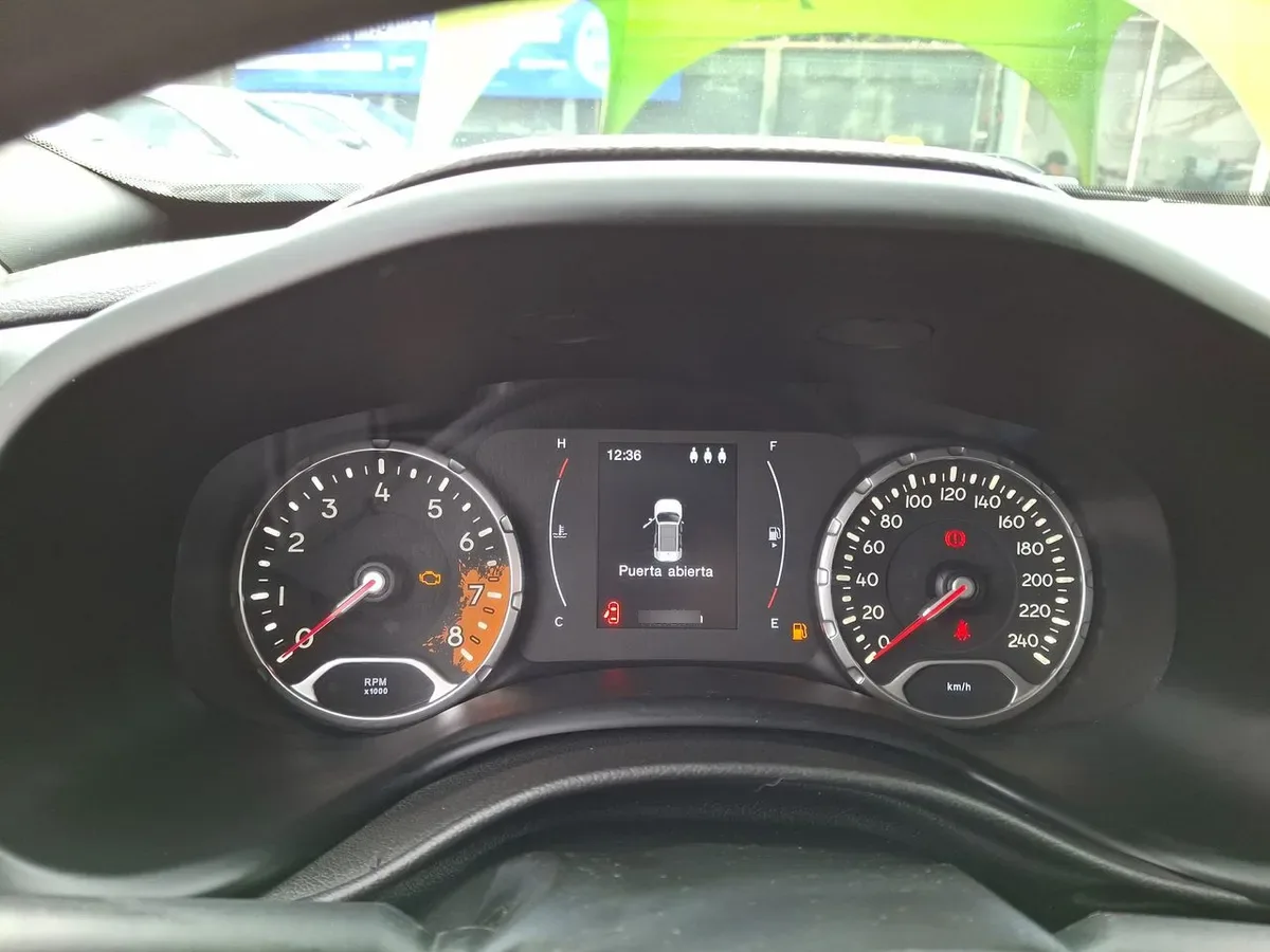 Jeep Renegade 1.8 Sport Lx 4x2 Radio 5 Mt 5p año 2019