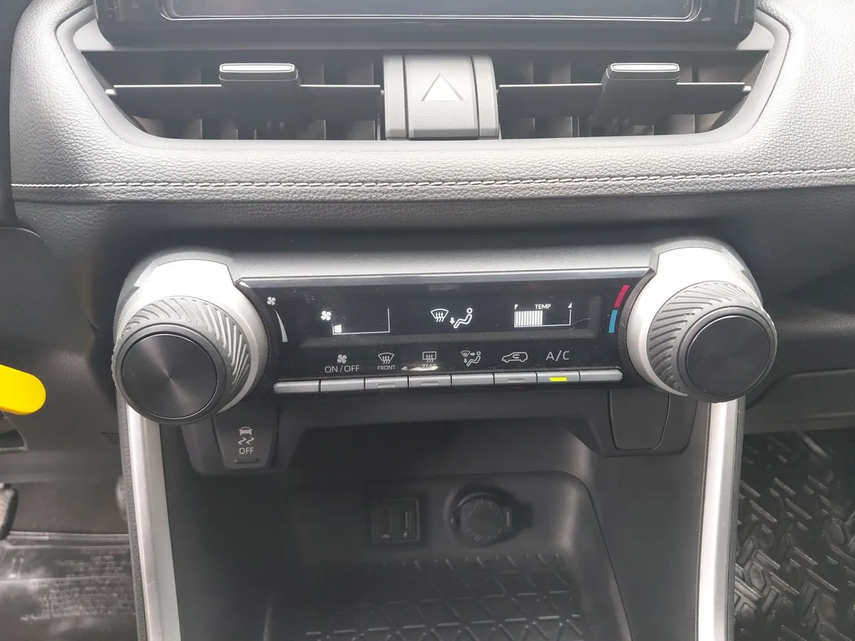 Toyota Rav 4 2.0 Le 4x2 Mt 5p año 2022