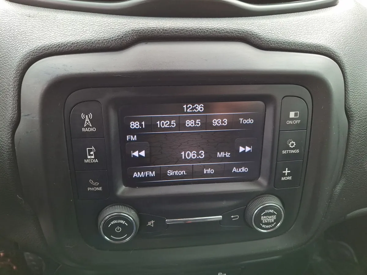 Jeep Renegade 1.8 Sport Lx 4x2 Radio 5 Mt 5p año 2019