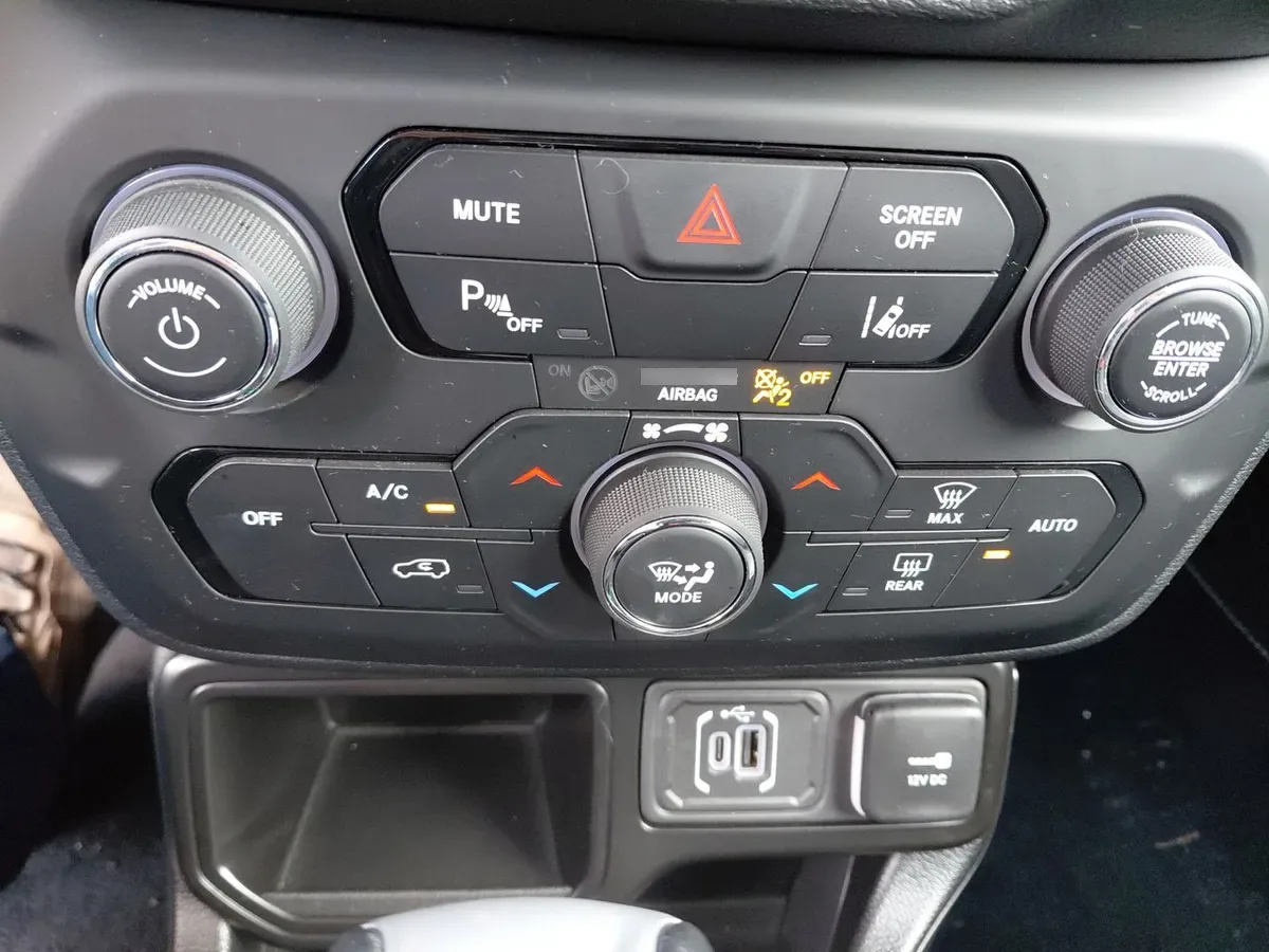Jeep Renegade 1.3t Longitude 4x2 At 5p año 2025