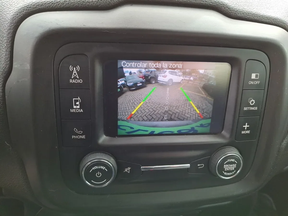 Jeep Renegade 1.8 Sport Lx 4x2 Radio 5 Mt 5p año 2019