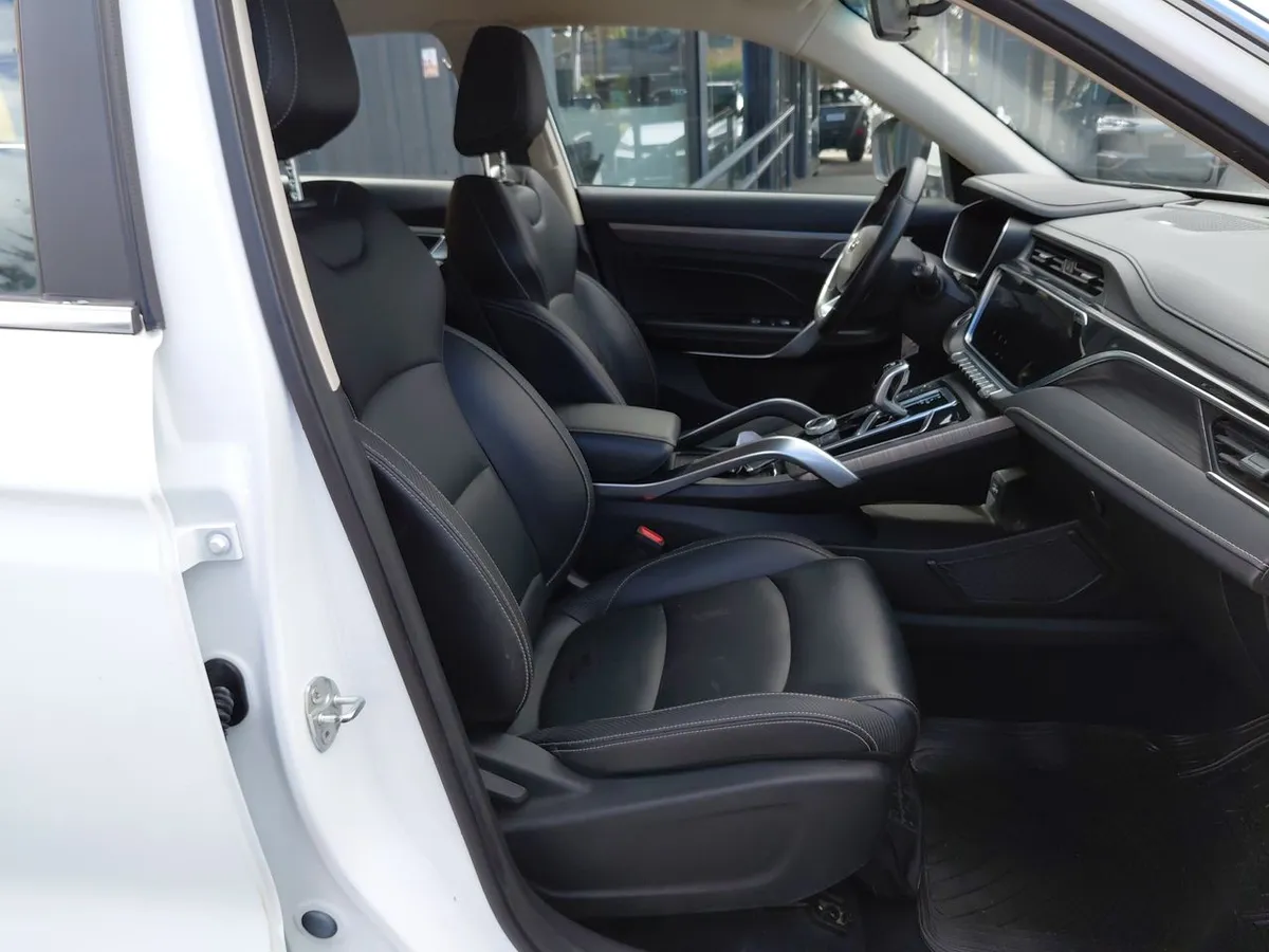 Geely Azkarra 1.5t Comfort 4x2 6at 5p año 2023