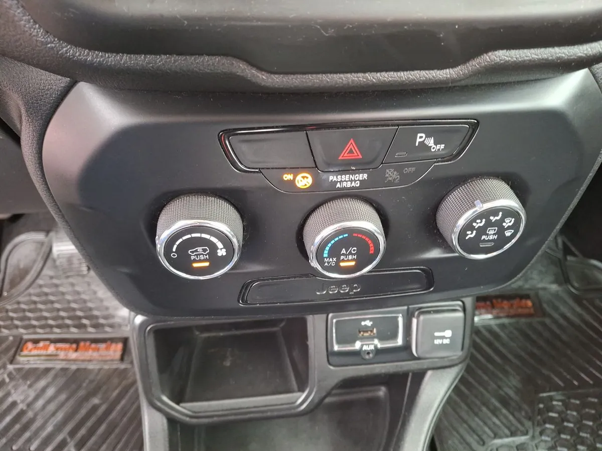 Jeep Renegade 1.8 Sport Lx 4x2 Radio 5 Mt 5p año 2019