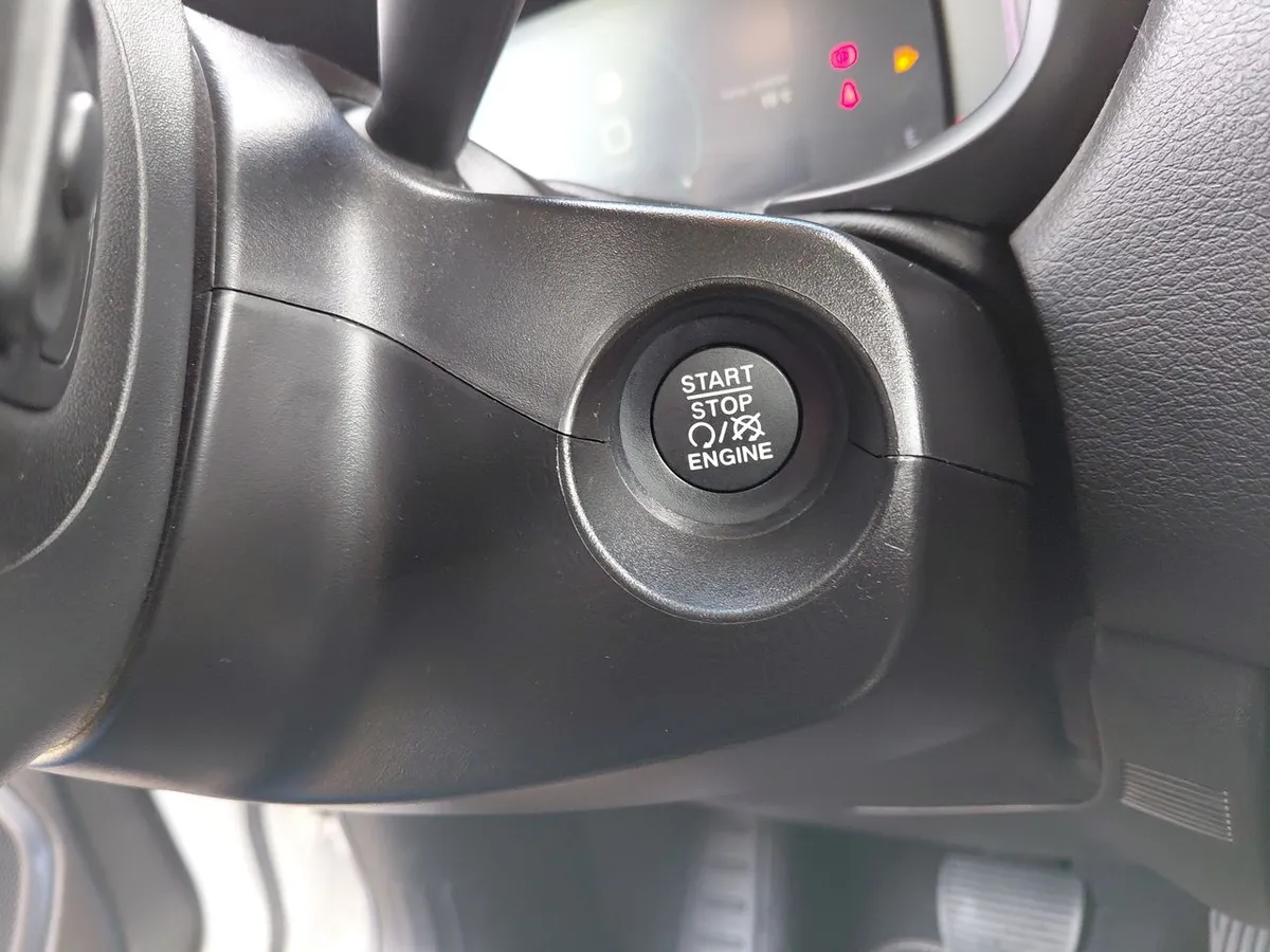 Jeep Renegade 1.3t Longitude 4x2 At 5p año 2025
