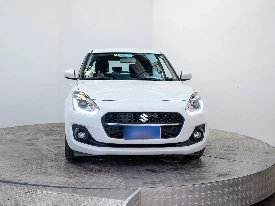 Suzuki Swift 1.2 Mt Hybrid Plus año 2024