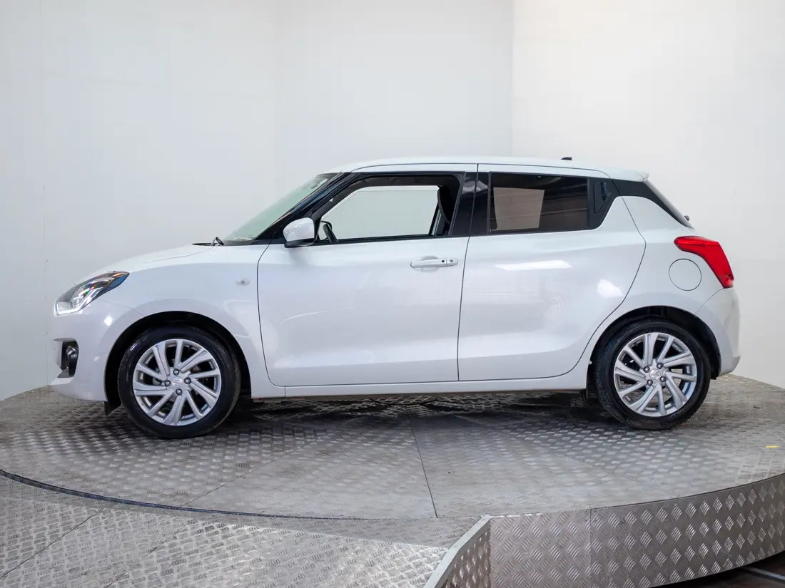 Suzuki Swift 1.2 Mt Hybrid Plus año 2024