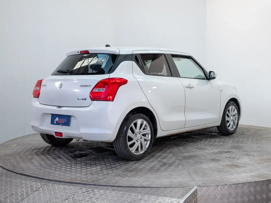 Suzuki Swift 1.2 Mt Hybrid Plus año 2024
