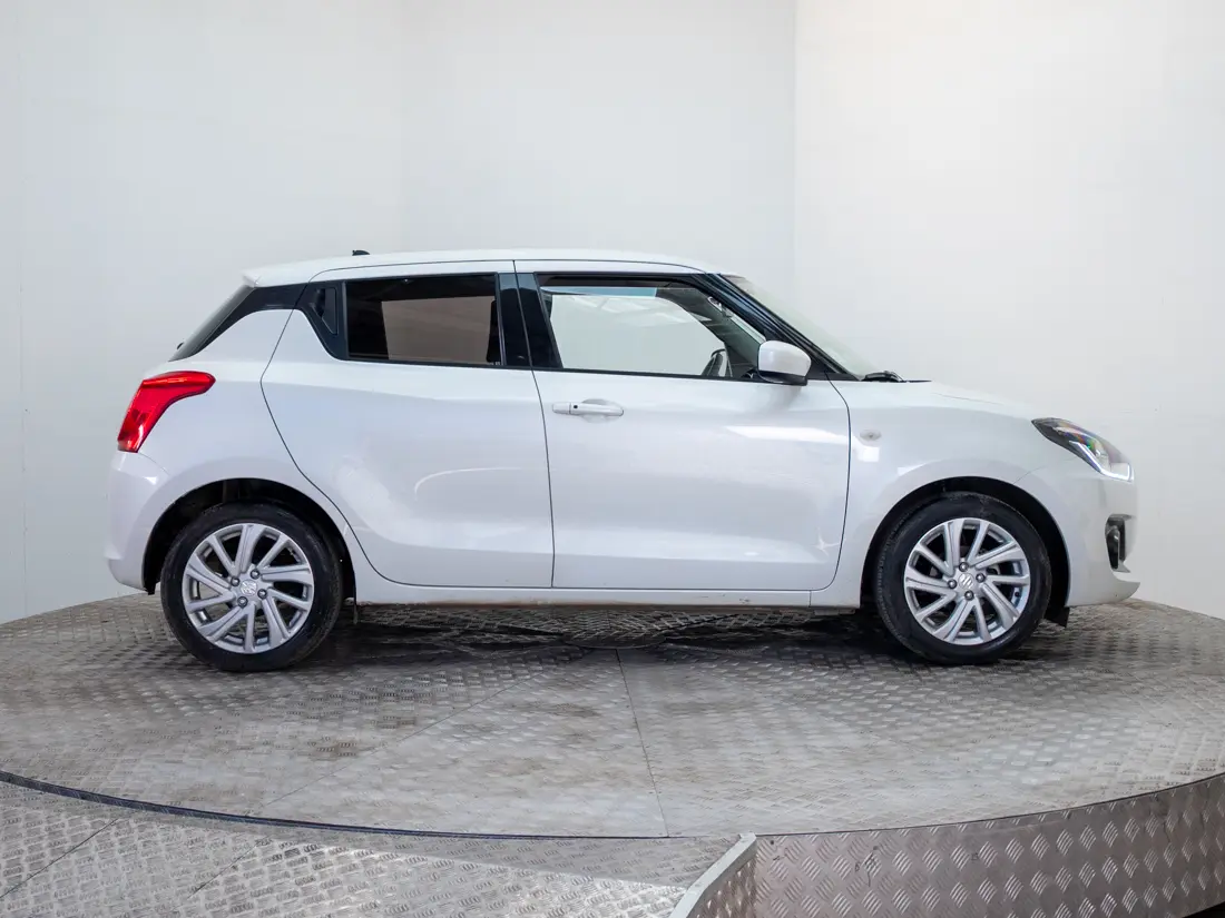 Suzuki Swift 1.2 Mt Hybrid Plus año 2024