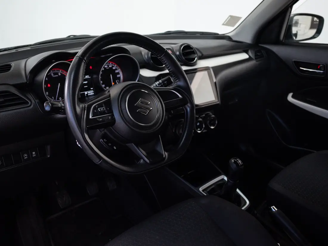 Suzuki Swift 1.2 Mt Hybrid Plus año 2024