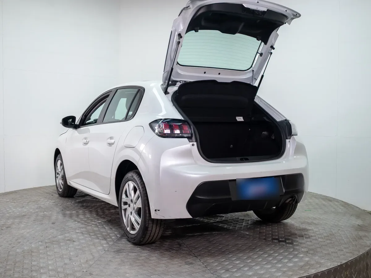 Peugeot 208 Puretech 75 Mt 1.2 año 2023