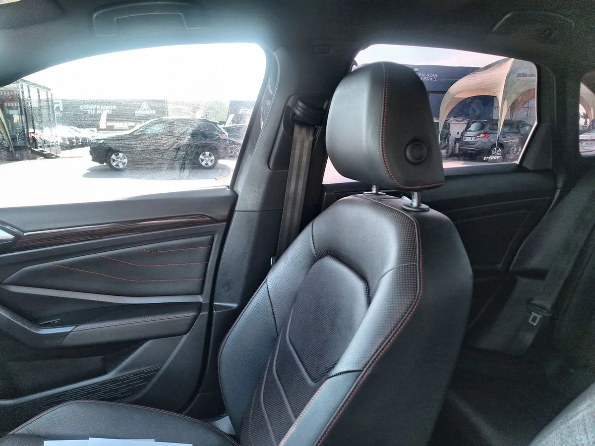 Volkswagen Jetta 2.0 Gli 4x2 At 4p año 2025