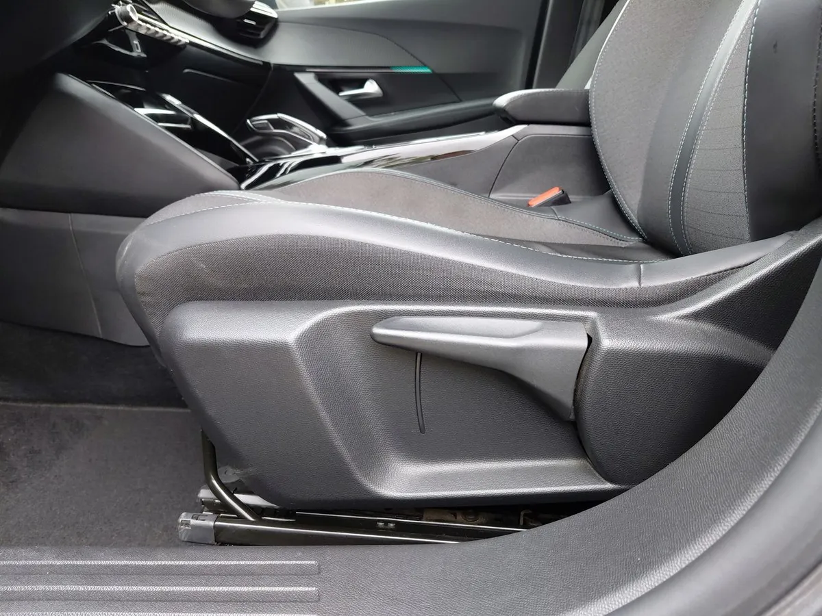 Peugeot 2008 1.2 Allure Puretech 130 4x2 At 5p año 2022
