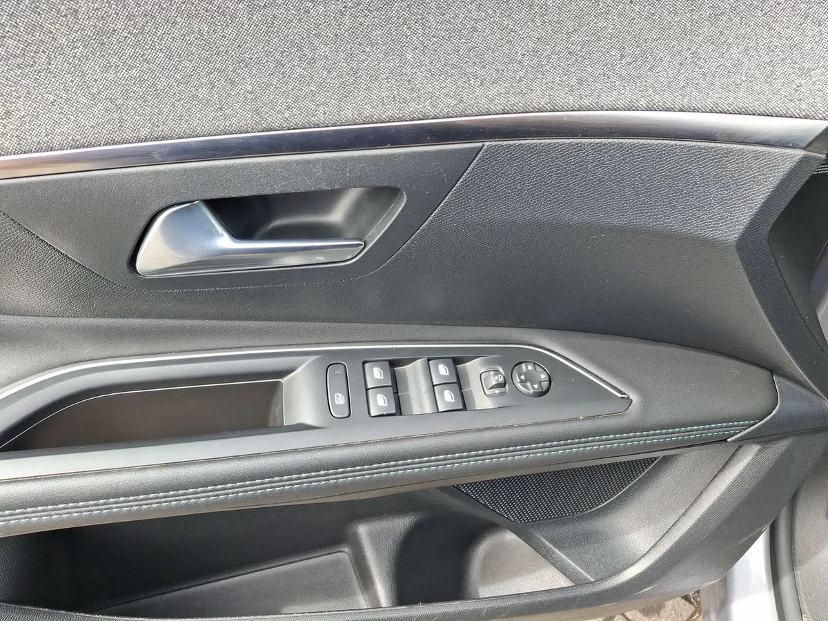 Peugeot 3008 1.6 Allure Pack Thp 165 4x2 Eat6 5p año 2024