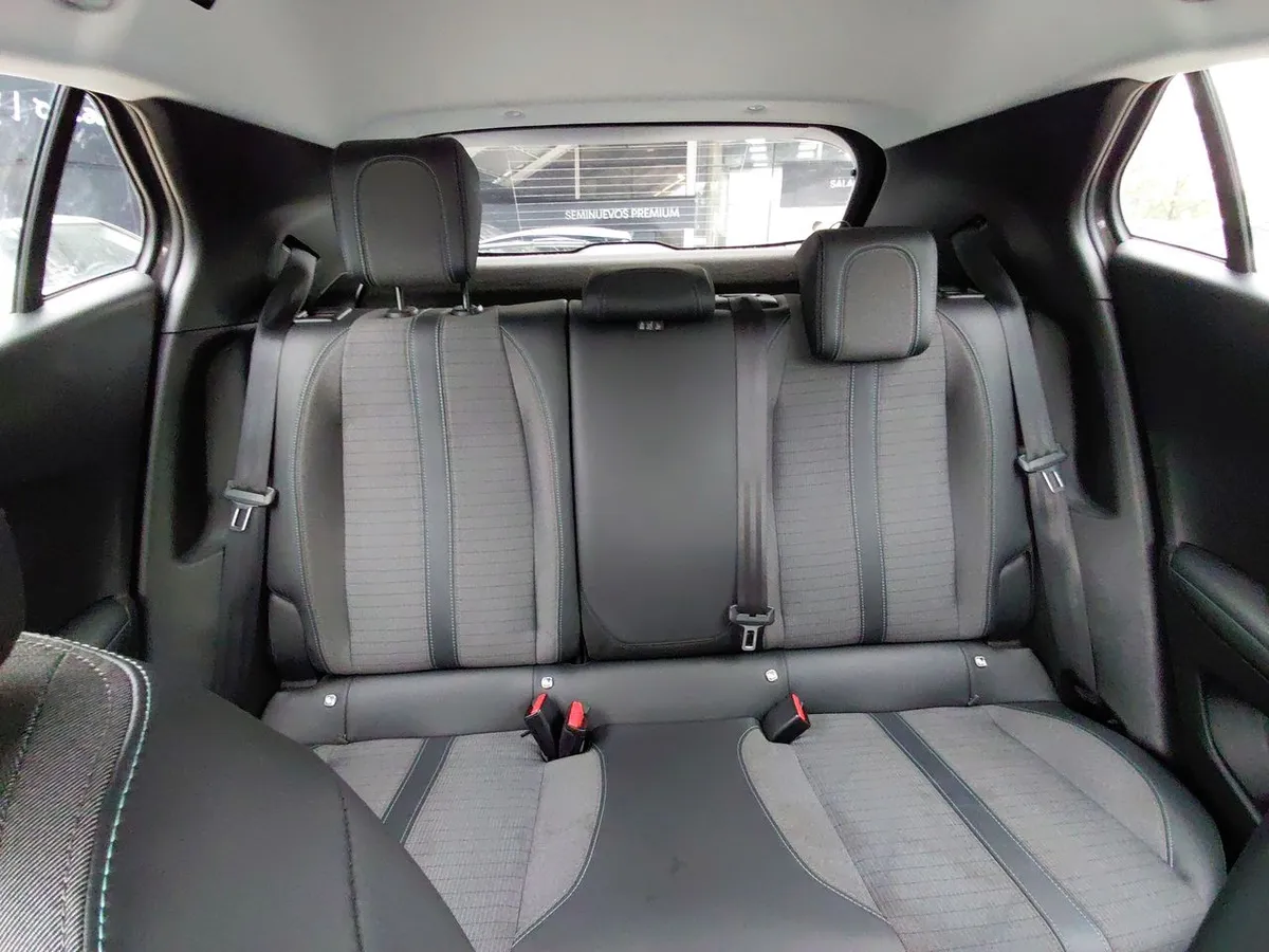 Peugeot 2008 1.2 Allure Puretech 130 4x2 At 5p año 2022