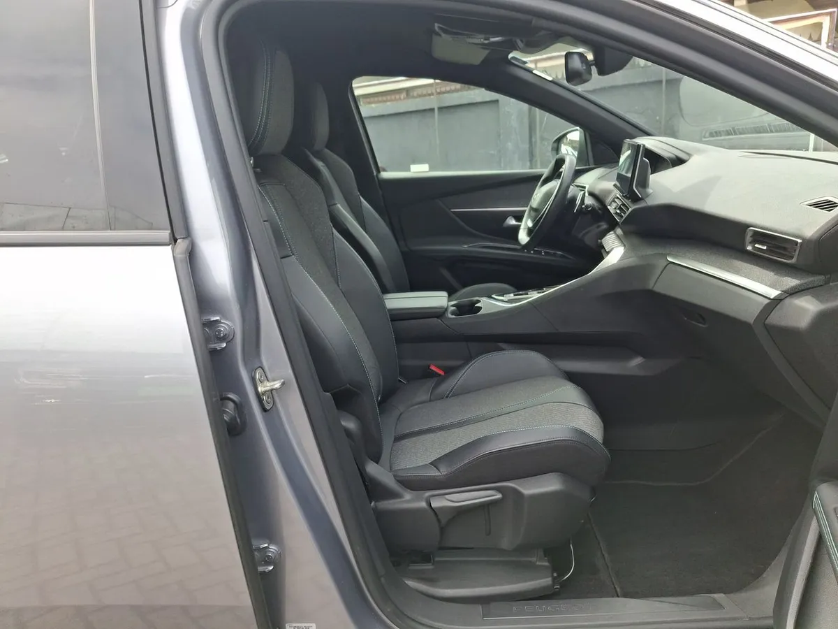Peugeot 3008 1.6 Allure Pack Thp 165 4x2 Eat6 5p año 2024