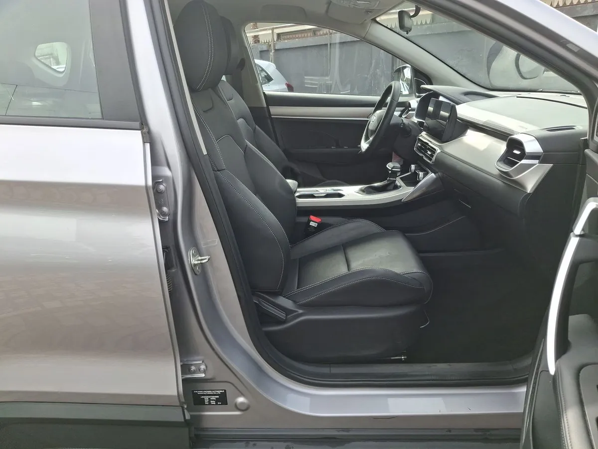 Geely Coolray Lite 1.5 Prime 2wd Cvt At 5p año 2026