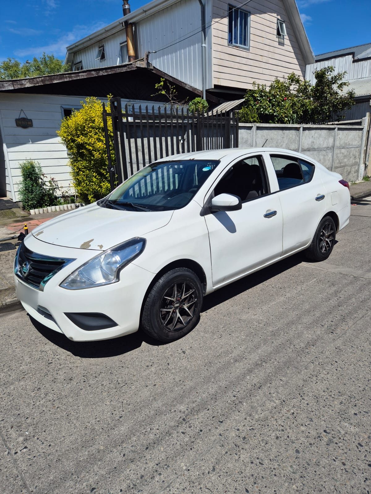 NISSAN VERSA 1.6 Advance Ac Mt 4x2 año 2017