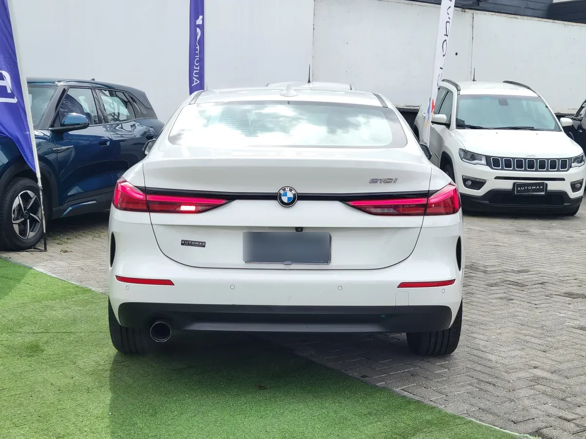 BMW 218  año 2021