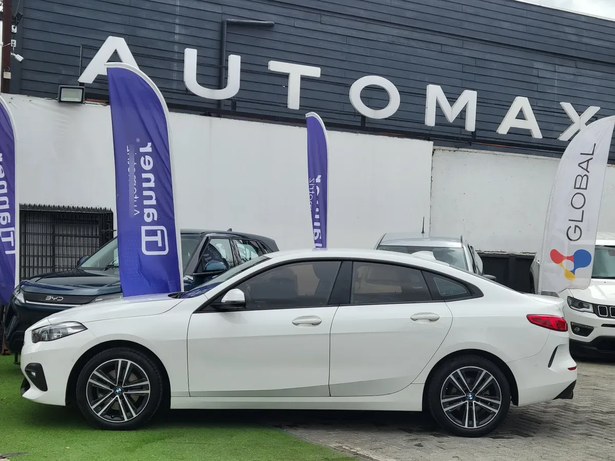 BMW 218  año 2021