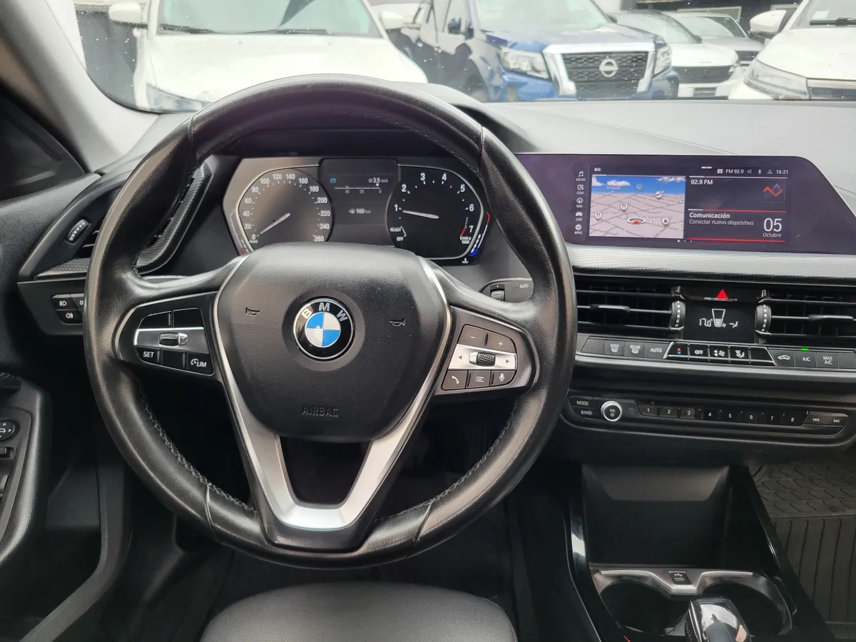 BMW 218  año 2021