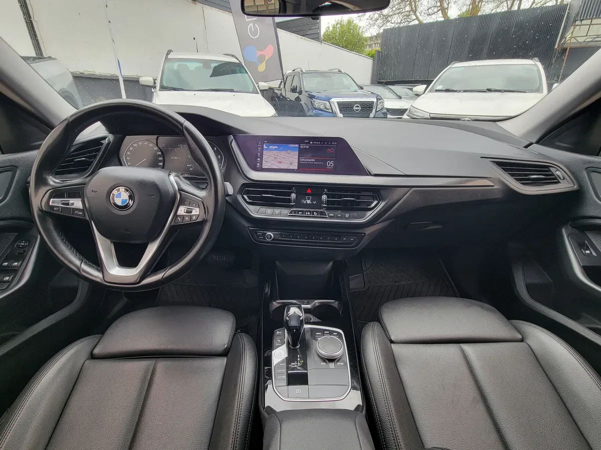 BMW 218  año 2021