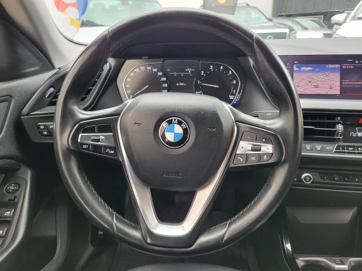 BMW 218  año 2021
