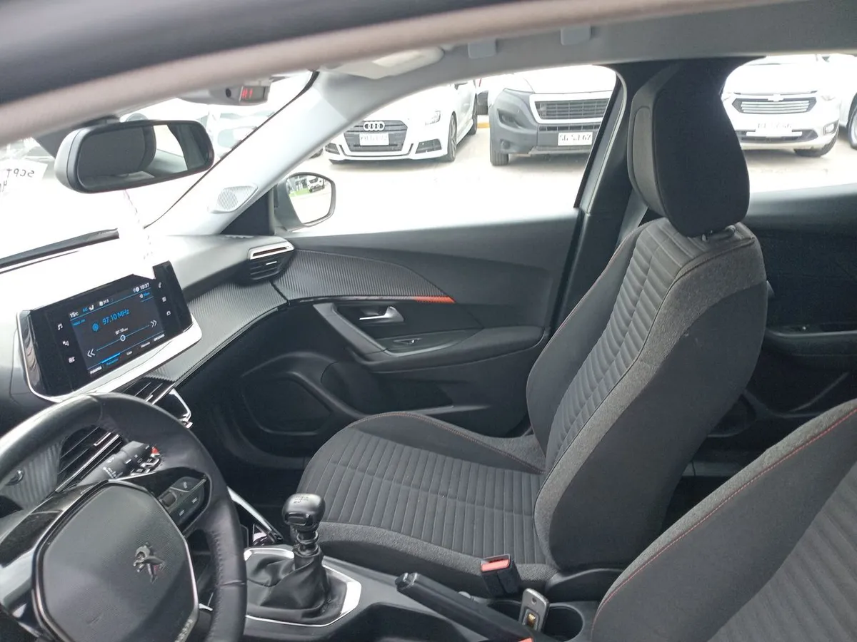 Peugeot 2008 1.2 Active Puretech 130 4x2 Mt 5p año 2022
