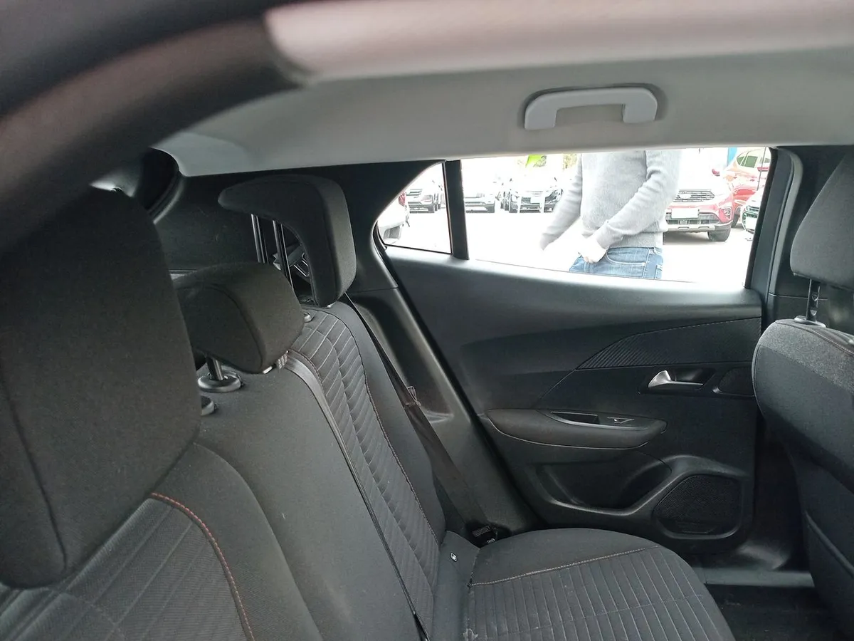 Peugeot 2008 1.2 Active Puretech 130 4x2 Mt 5p año 2022