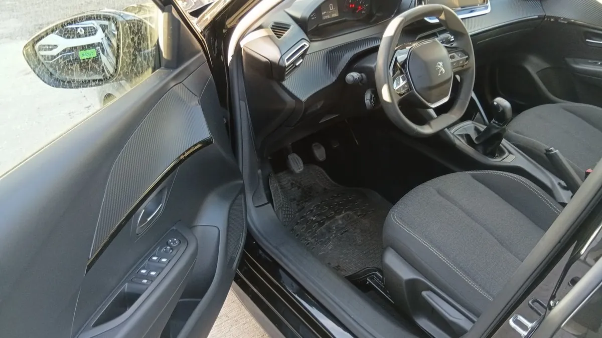 Peugeot 208 1.2 Style Puretech 75 Euro 6 4x2 Mt 5p año 2024